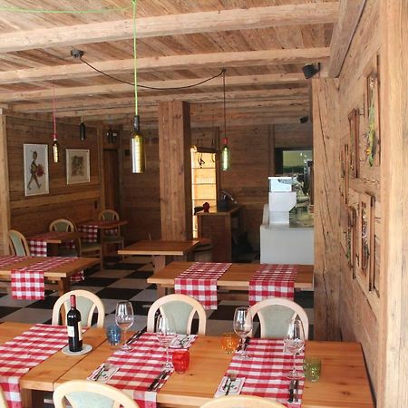 Hotel Al Rom Tschierv Bagian luar foto