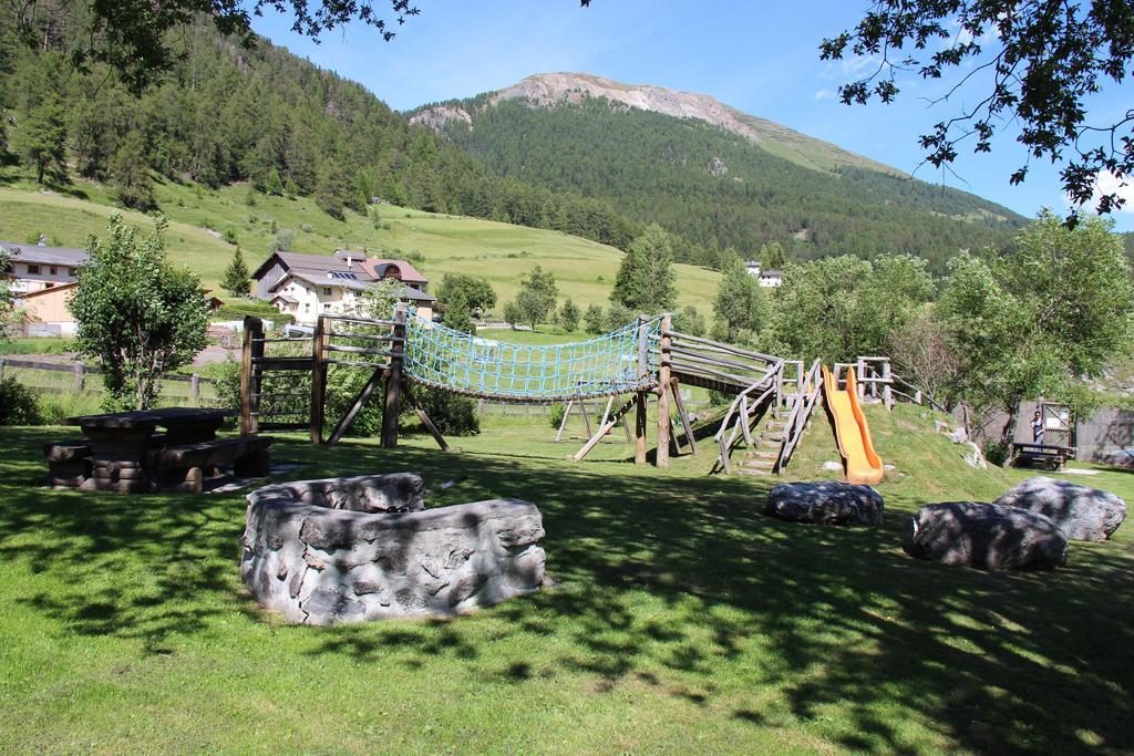 Hotel Al Rom Tschierv Bagian luar foto