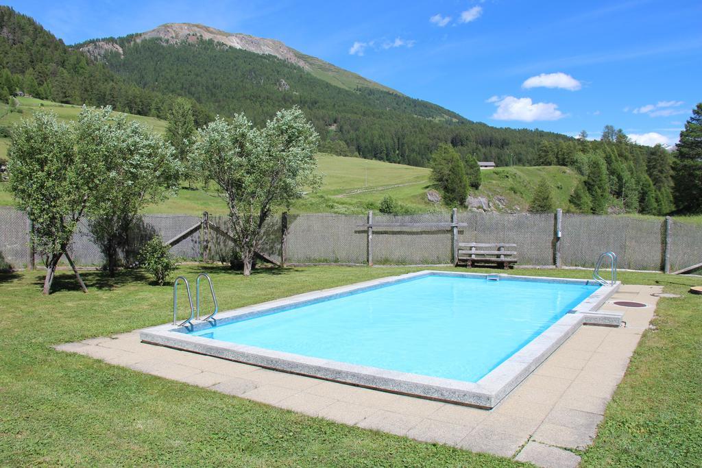 Hotel Al Rom Tschierv Bagian luar foto
