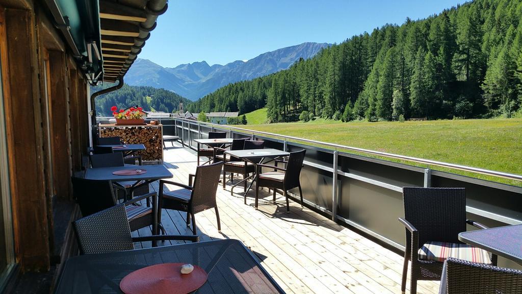 Hotel Al Rom Tschierv Bagian luar foto