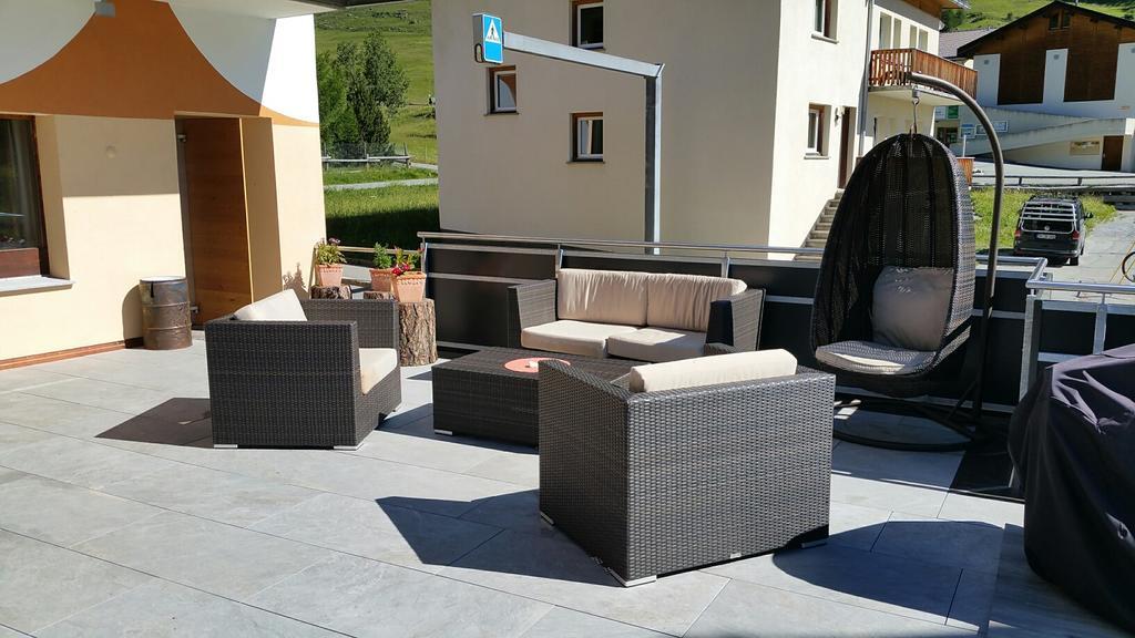 Hotel Al Rom Tschierv Bagian luar foto