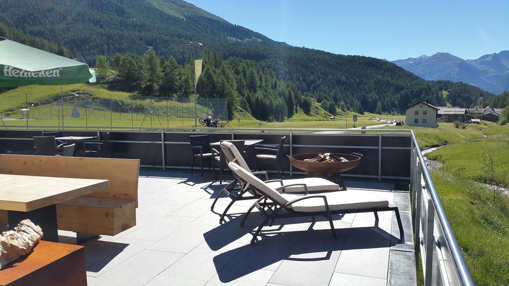 Hotel Al Rom Tschierv Bagian luar foto