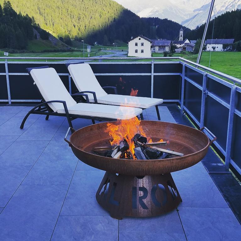Hotel Al Rom Tschierv Bagian luar foto