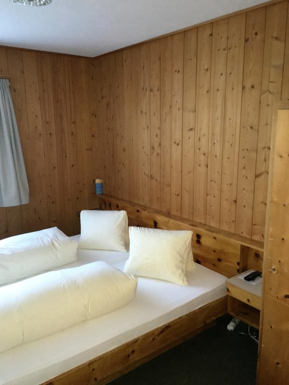 Hotel Al Rom Tschierv Bagian luar foto
