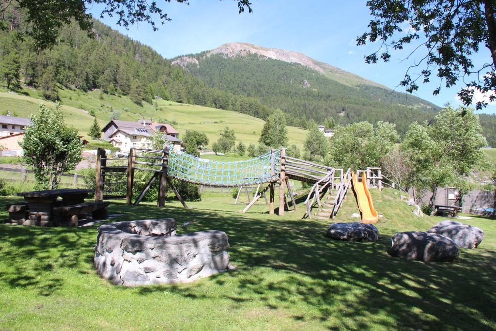 Hotel Al Rom Tschierv Bagian luar foto