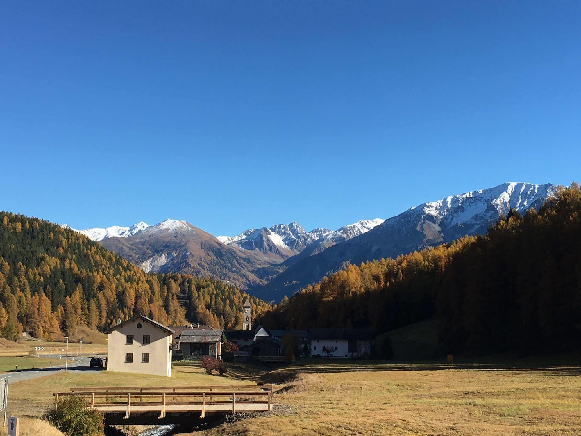 Hotel Al Rom Tschierv Bagian luar foto