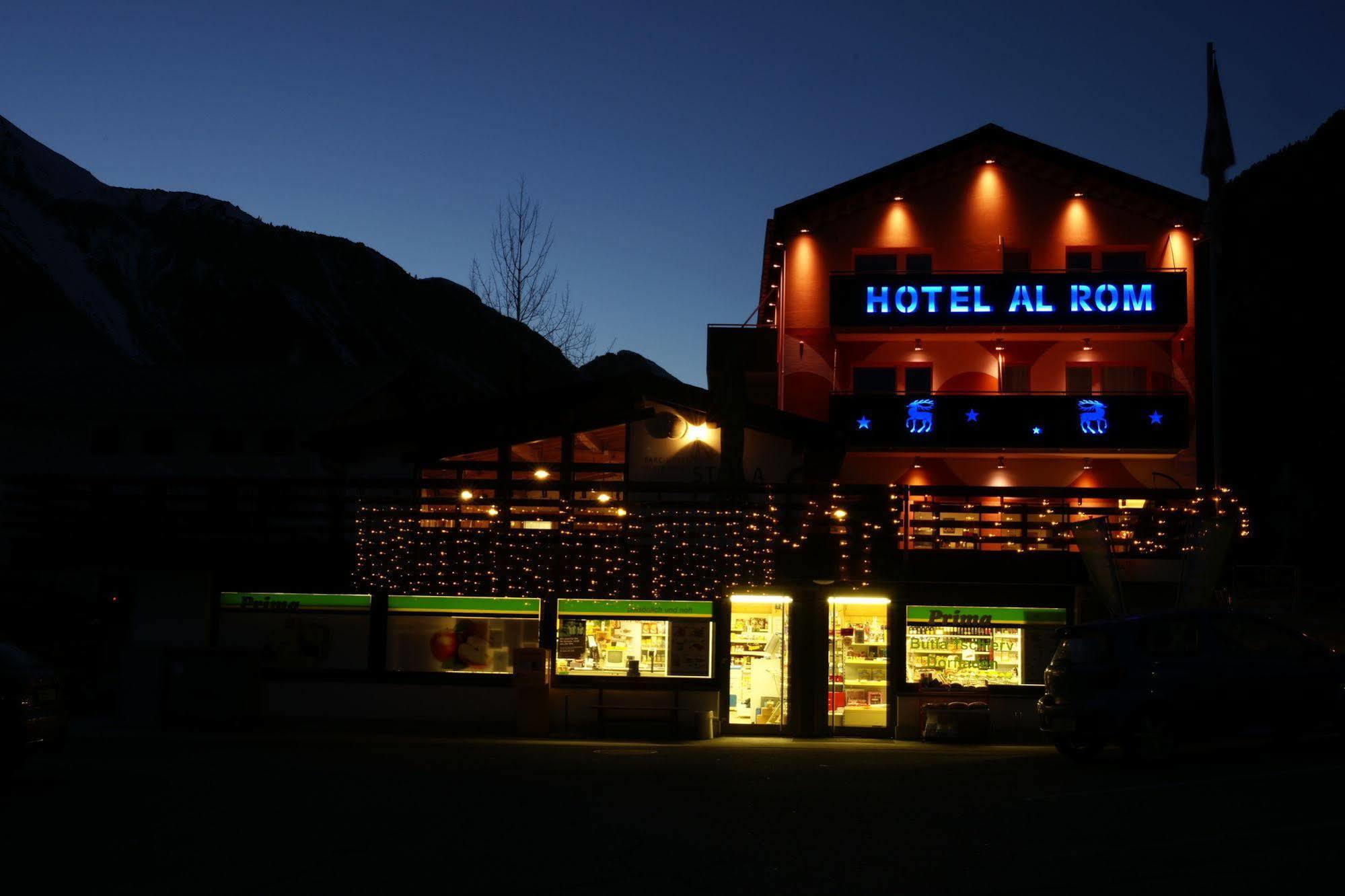 Hotel Al Rom Tschierv Bagian luar foto