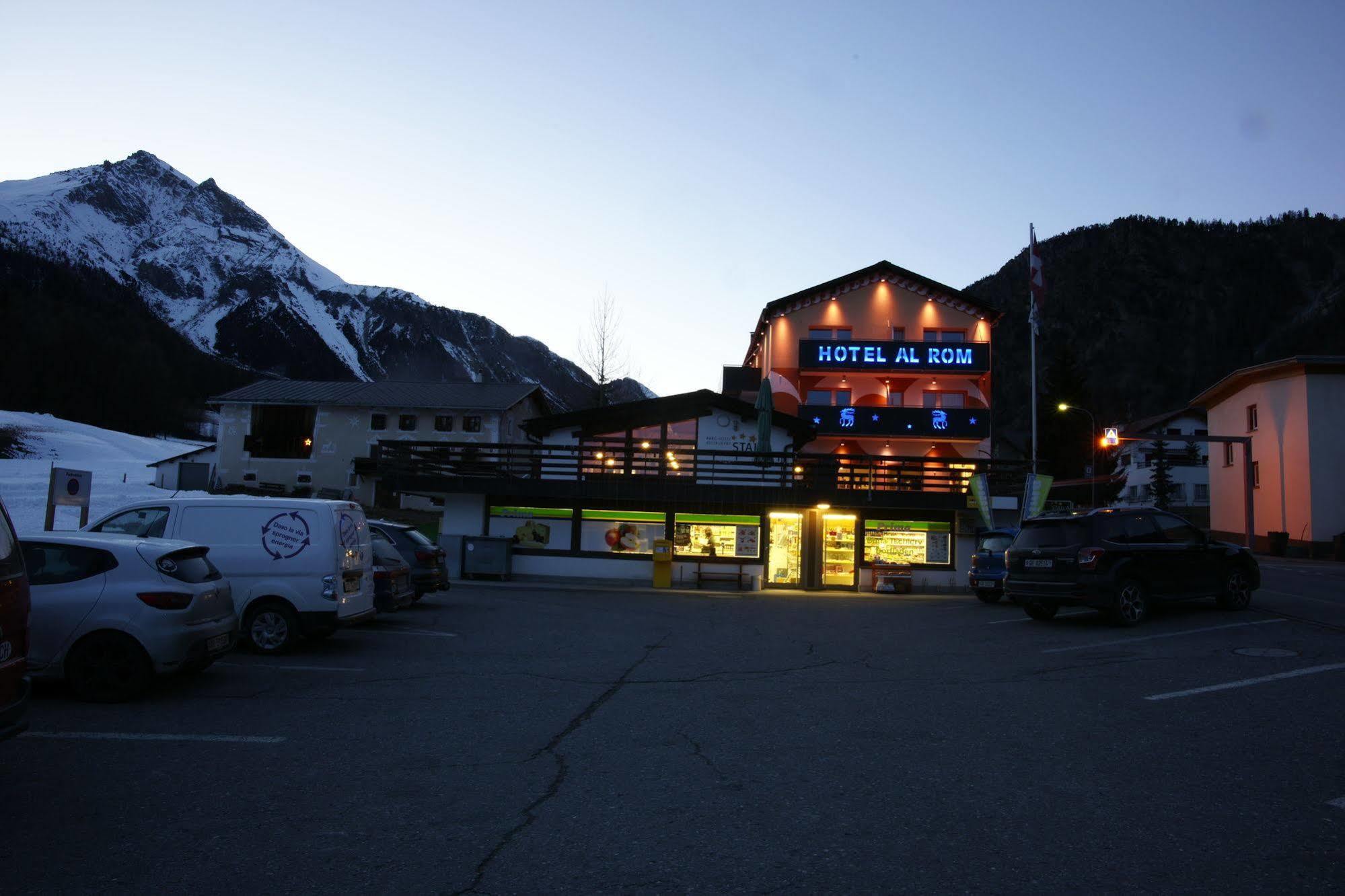 Hotel Al Rom Tschierv Bagian luar foto