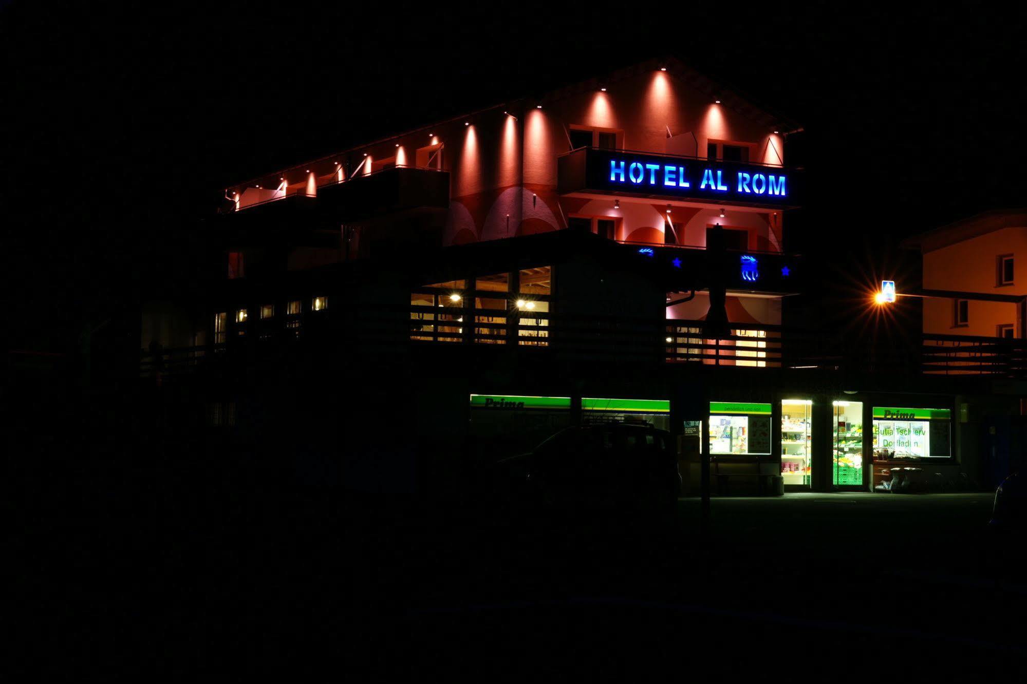 Hotel Al Rom Tschierv Bagian luar foto