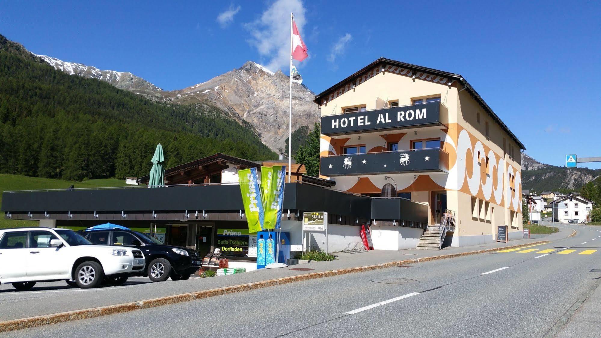 Hotel Al Rom Tschierv Bagian luar foto