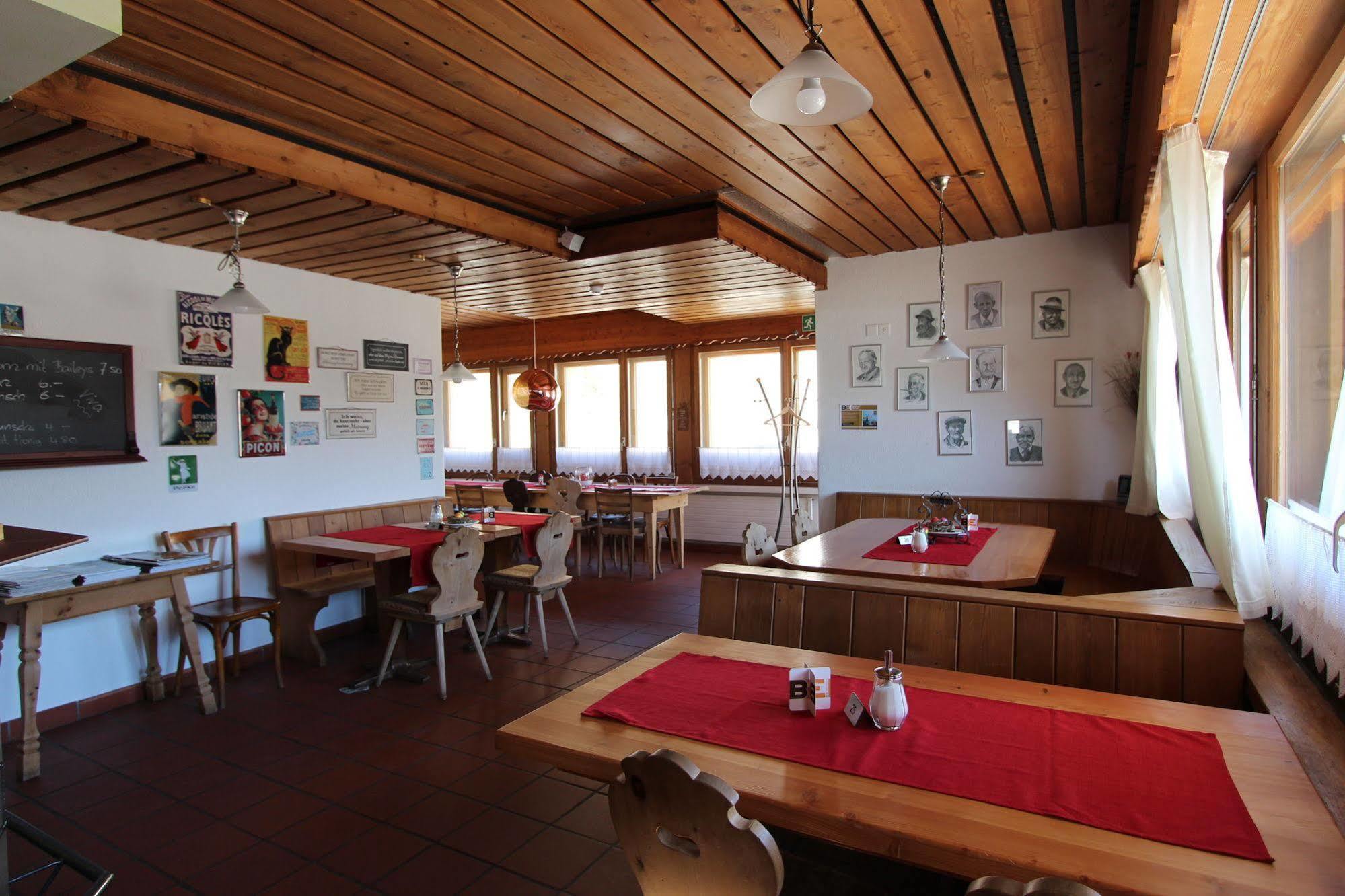 Hotel Al Rom Tschierv Bagian luar foto