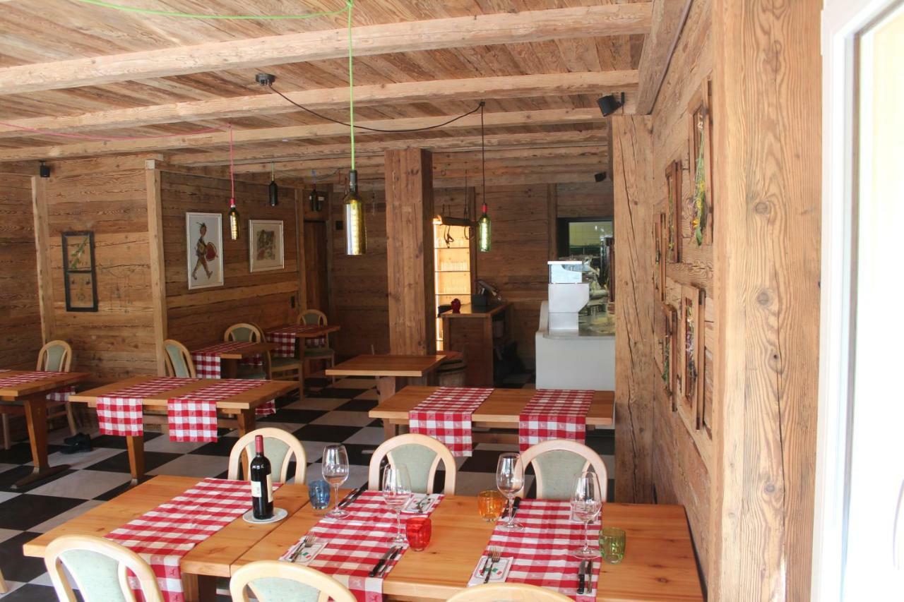 Hotel Al Rom Tschierv Bagian luar foto